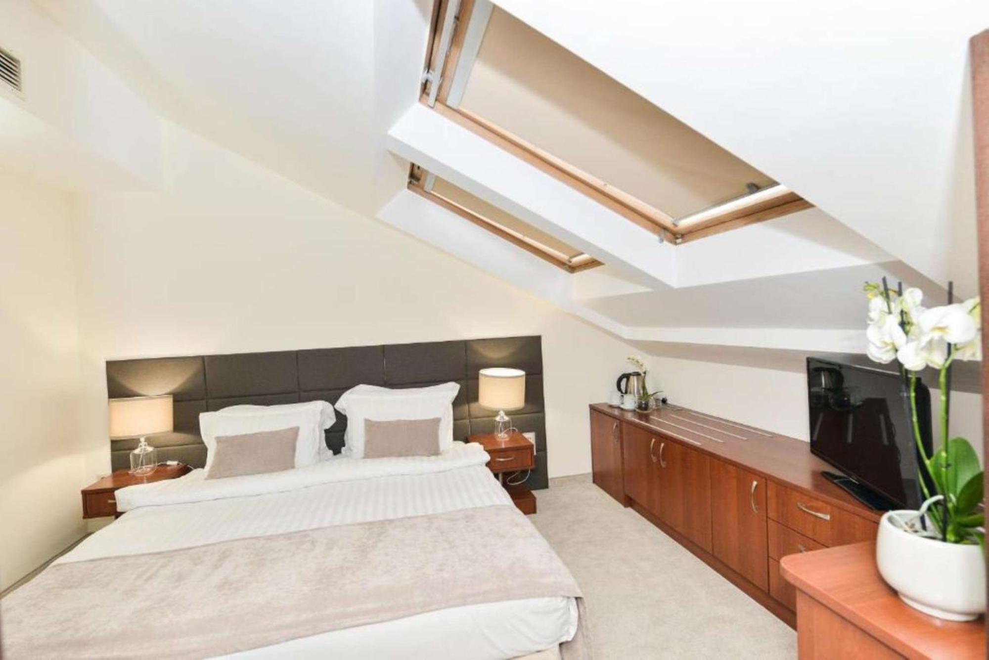 Art Plaza Hotel 4*