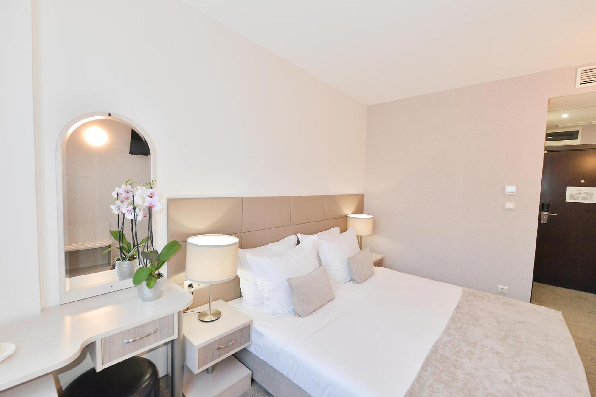Art Plaza Hotel 4*